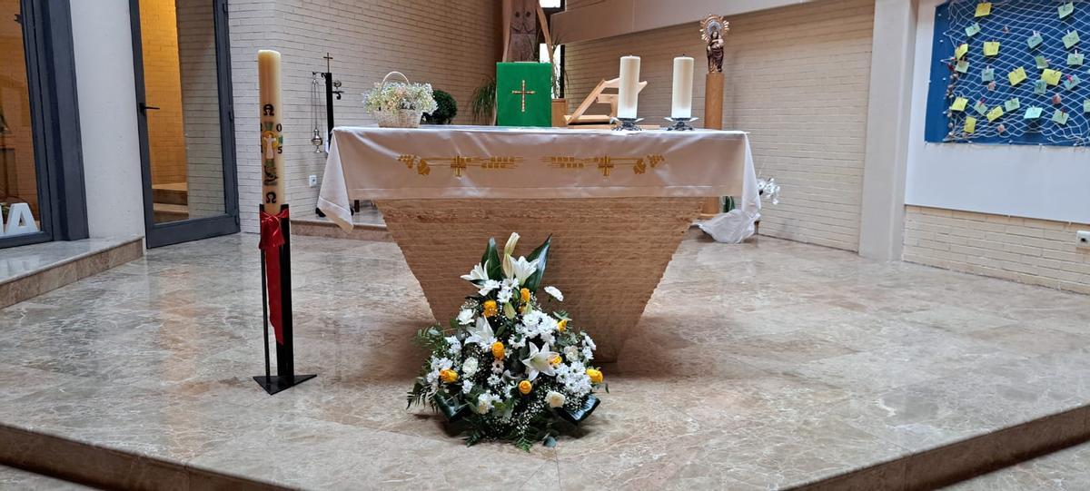 Imagen del altar de la iglesia del Espírituo Santo en el barrio del Actur en Zaragoza.