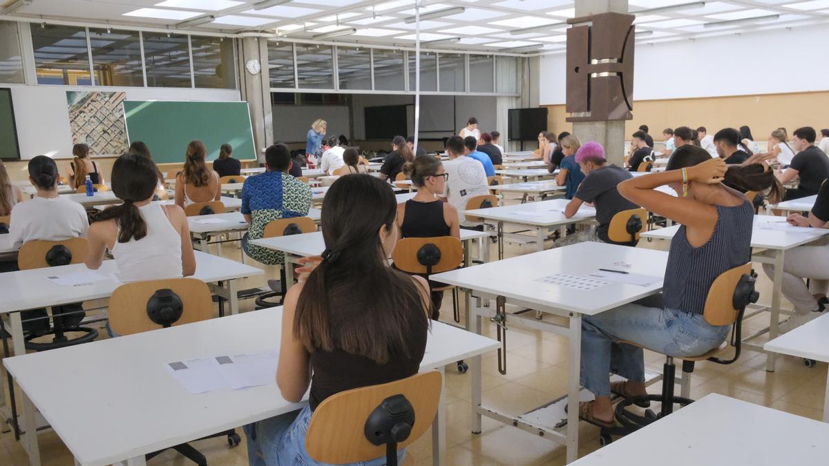 Alumnos, este martes, en la ULPGC para enfrentarse a la PAU extraordinaria