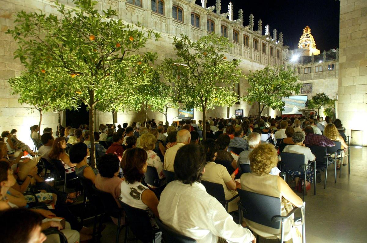 Concierto de carillón en el Pati dels Taronjers