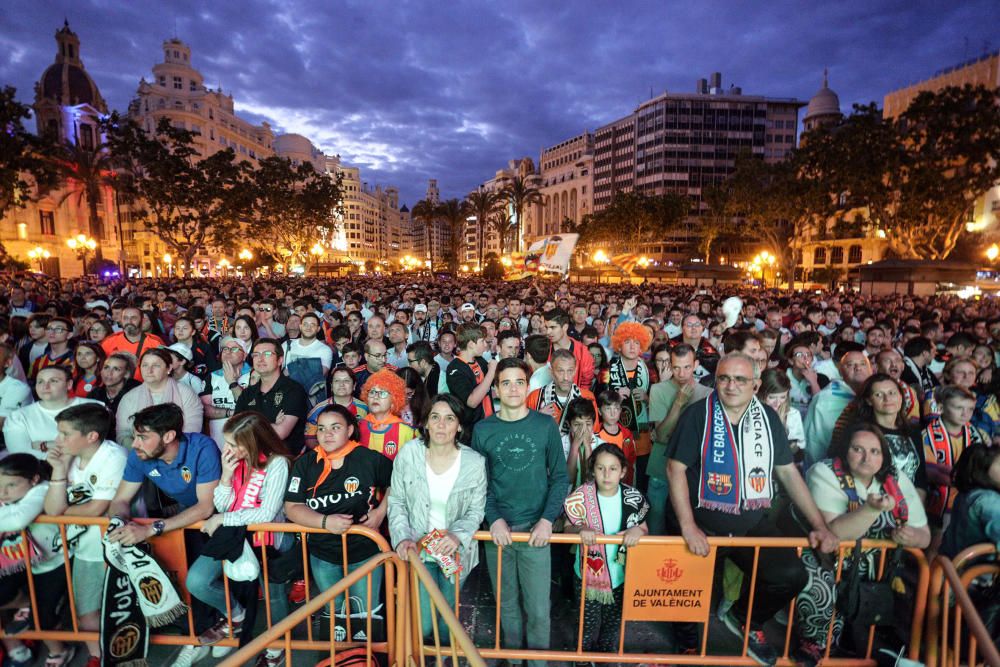 Ambiente en la plaza del Ayuntamiento de València