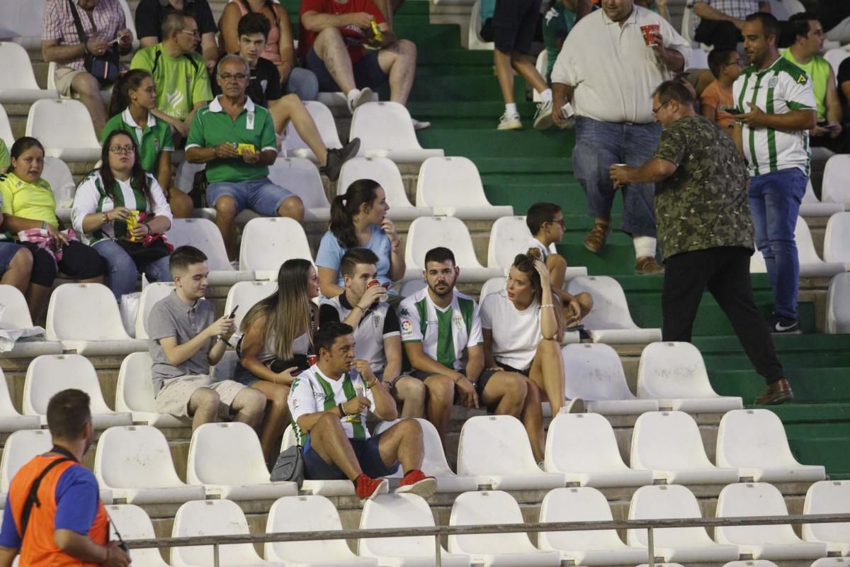 Los aficionados del Córdoba CF en el Arcángel