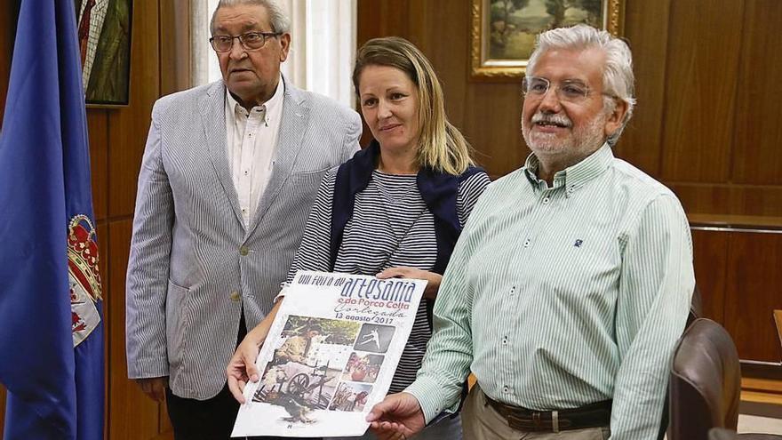 Avelino de Francisco, Begoña Estévez y Rosendo Fernández, en la presentación de la Feira. // Jesús Regal