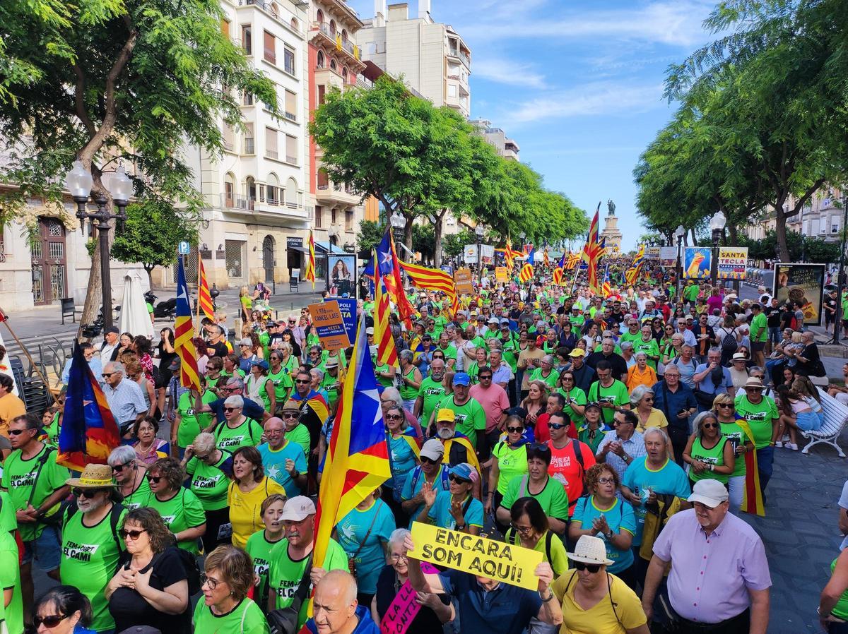 Miles de independentistas en la manifestación de esta Diada en Tarragona.