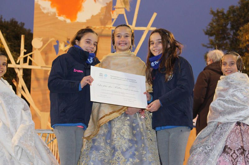 Entrega de los certificados de la Unesco a las Fallas infantiles