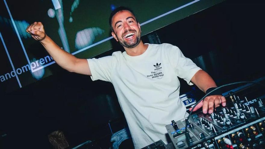 El DJ turolense Fernando Moreno recibe el Disco de Oro por el &#039;remix&#039; de &#039;Potra salvaje&#039;