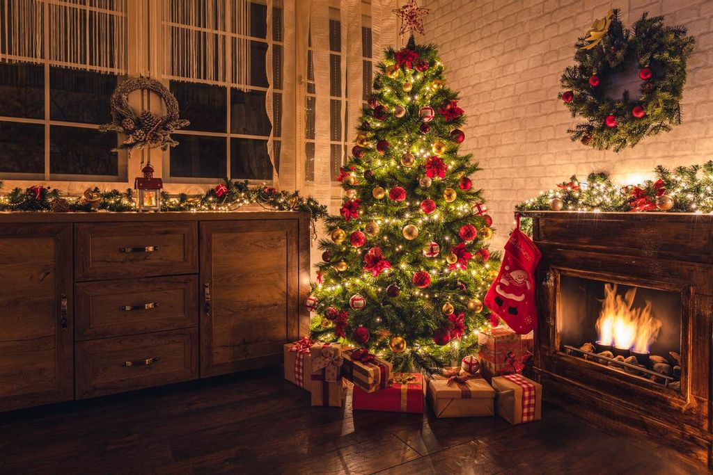 Los regalos van de Käthe Wohlfahrt al árbol de navidad
