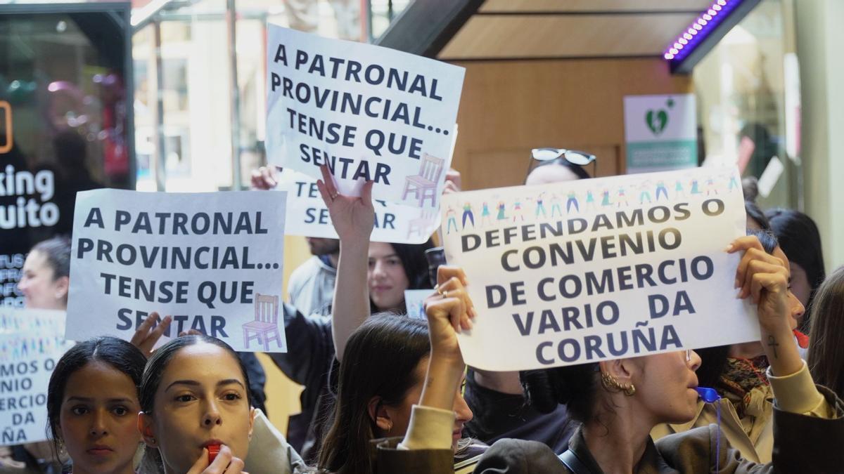 Nueva jornada de protesta en el textil de A Coruña contra el acuerdo de la patronal