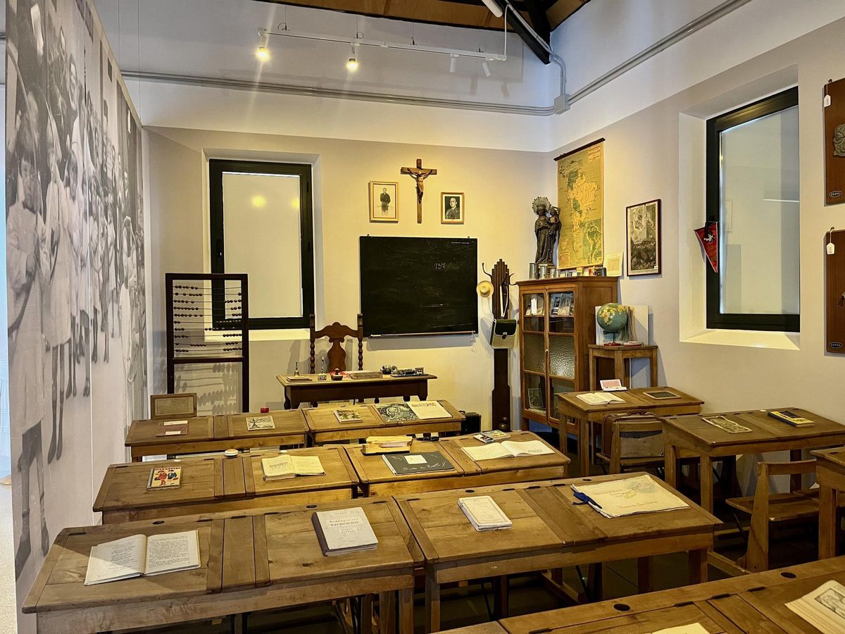Replica de un aula del franquismo