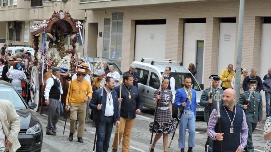 La Romería lleva a centenares de rocieros al Molino del Saltaor