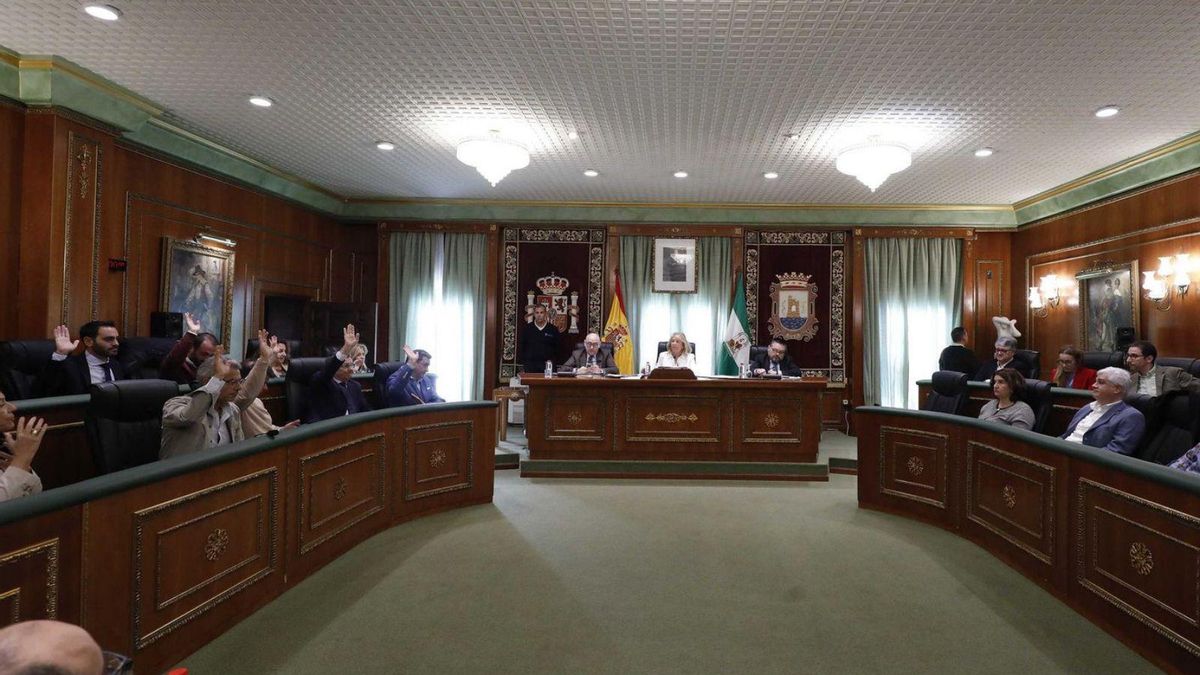 El grupo municipal del PP, ayer, en el momento de aprobar en solitario las cuentas municipales de 2025.