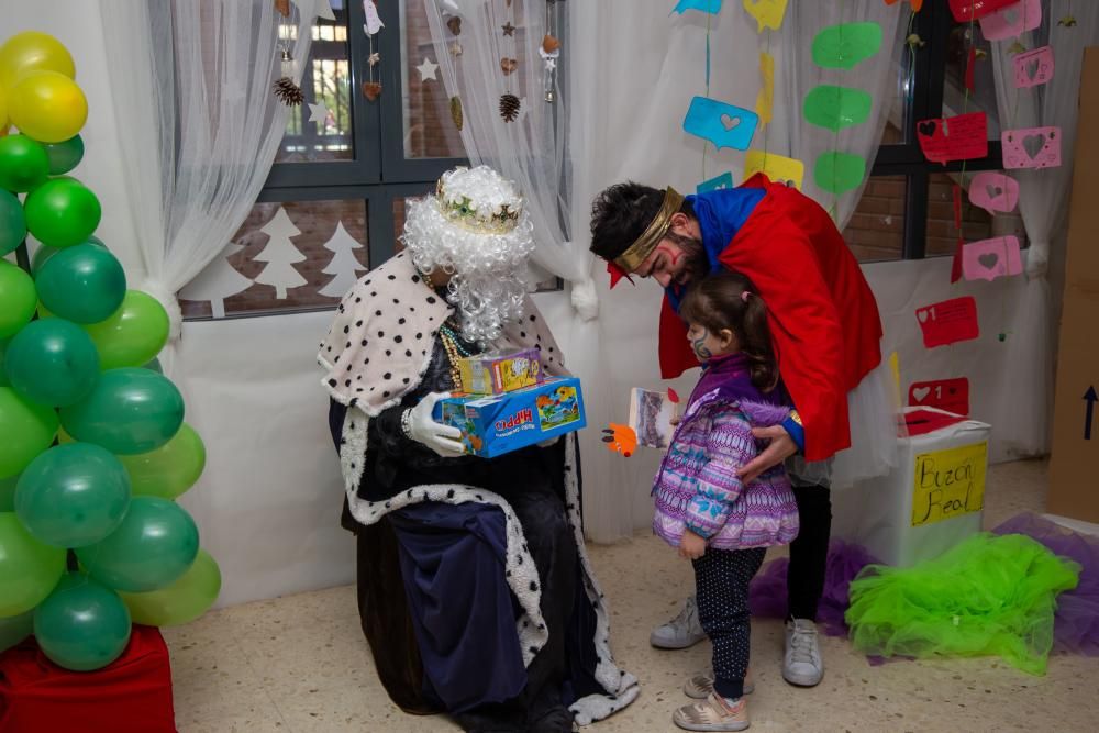 Visita de Melchor al comedor social del colegio l'Almasil de Mislata.