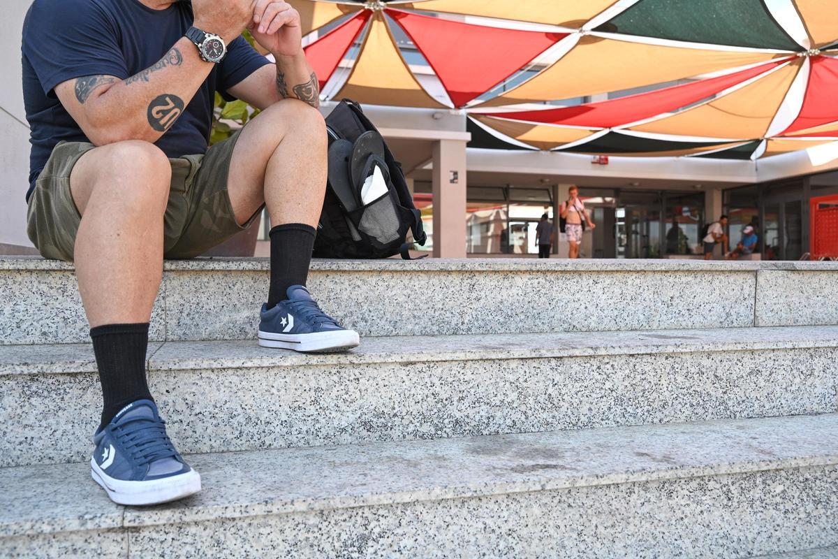 Acceso al centro de acogida de Cáritas en Elche