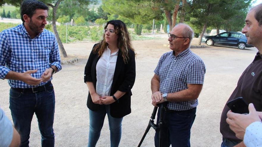 Solicitan al consejero que se agilicen los arreglos de caminos en Jumilla