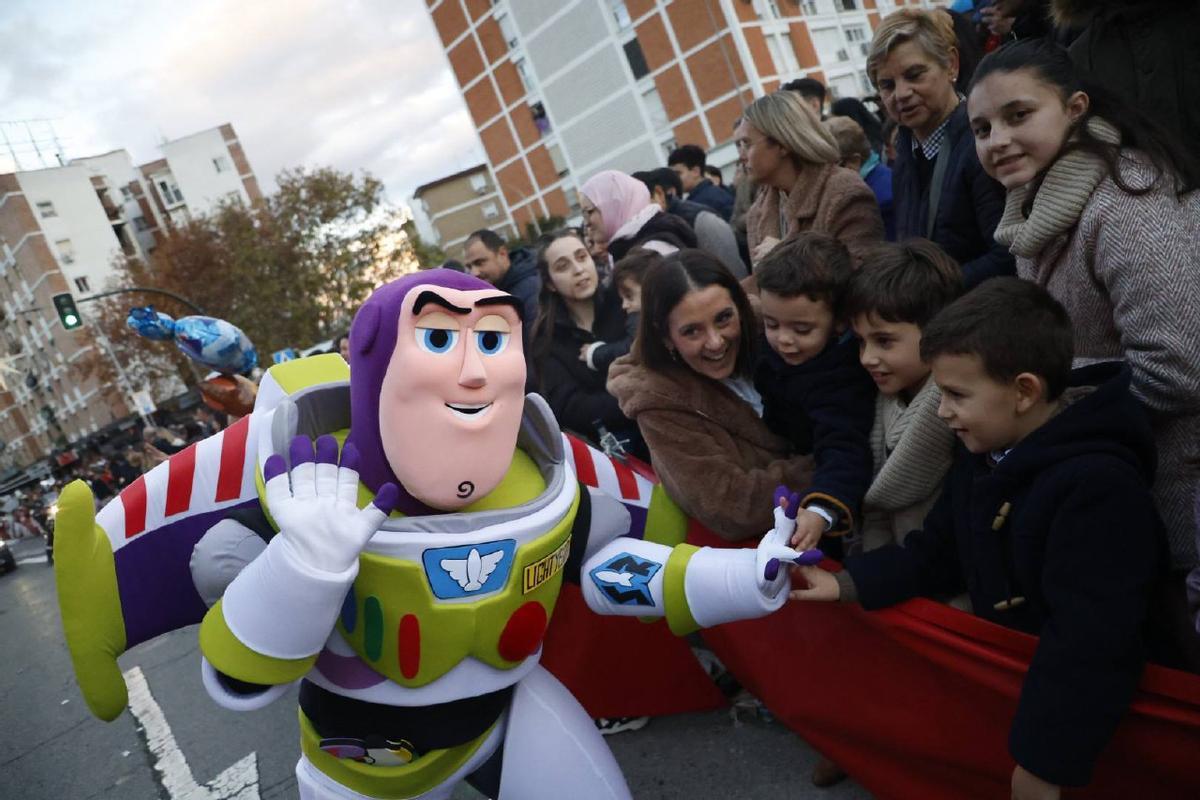 La Cabalgata de los Reyes Magos reparte ilusión por las calles de Córdoba