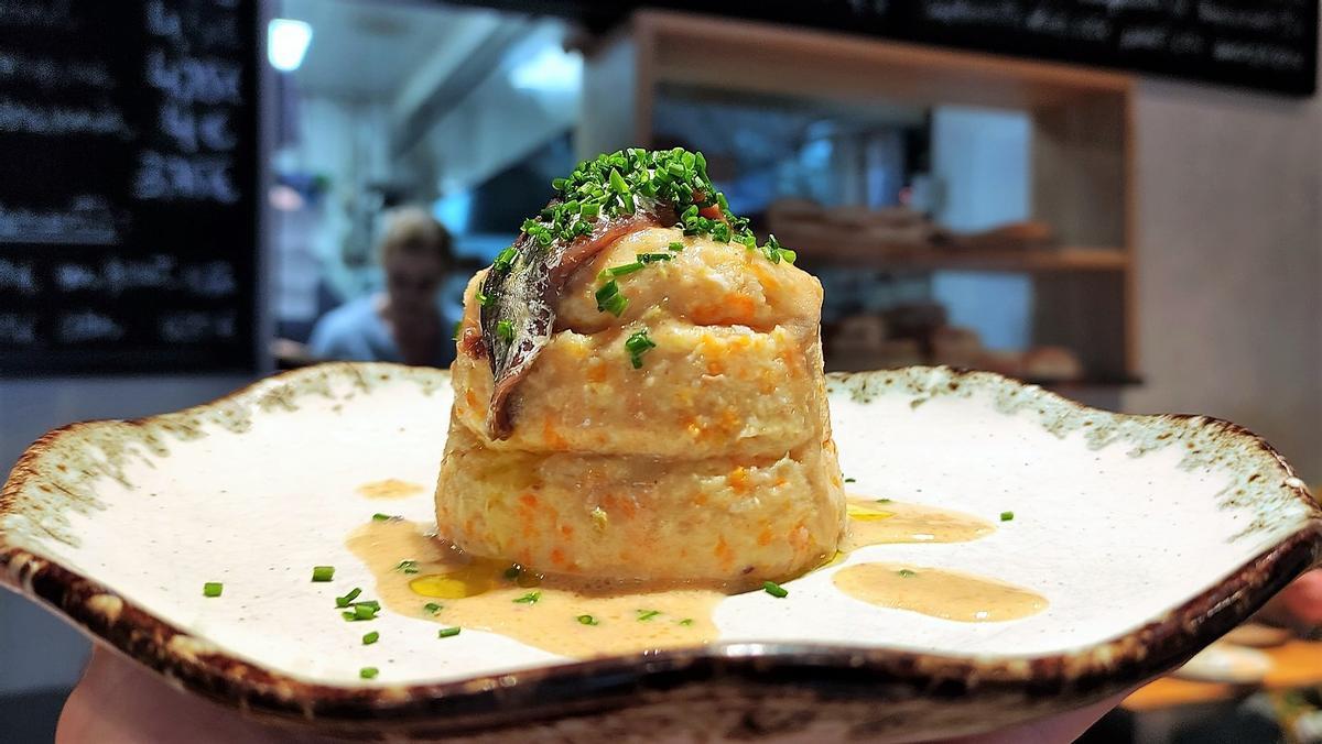 La ensaladilla de patata y zanahoria con mayonesa de anchoas de Granja Elena.