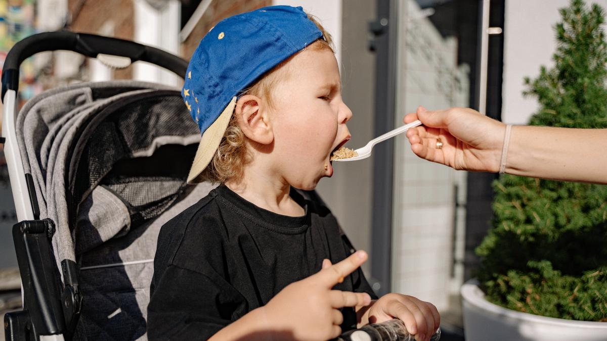 4 situaciones difíciles con las comidas de nuestros hijos: claves para lidiar con ellas