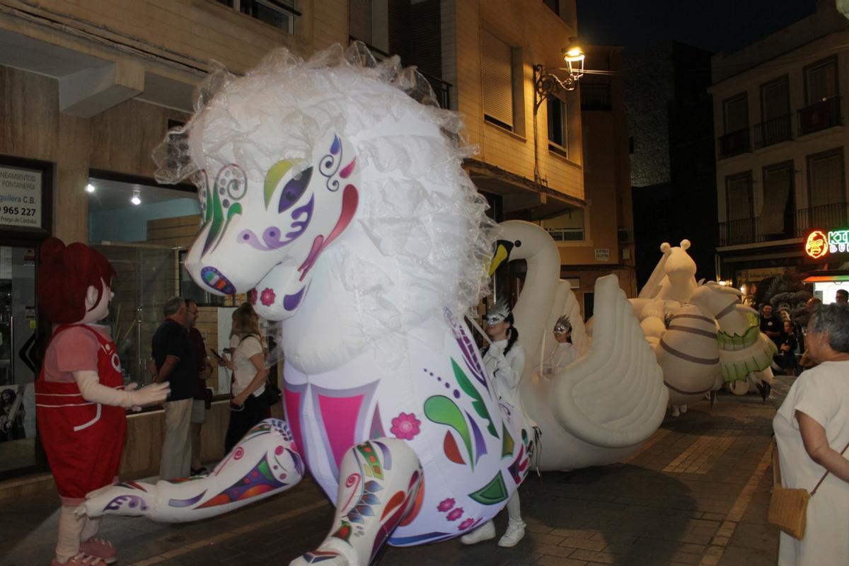 Animación en las calles comerciales de Priego durante la décima Noche Abierta.