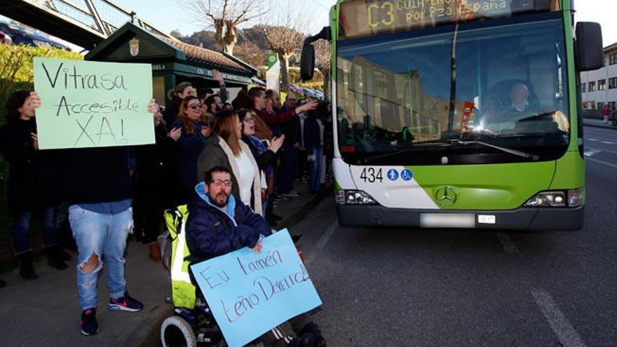 Chapela exige una rampa de bus para Carlos