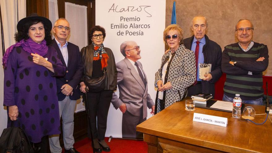 El leonés Sergio Fernández gana el &quot;Emilio Alarcos&quot; con un poemario nacido del covid