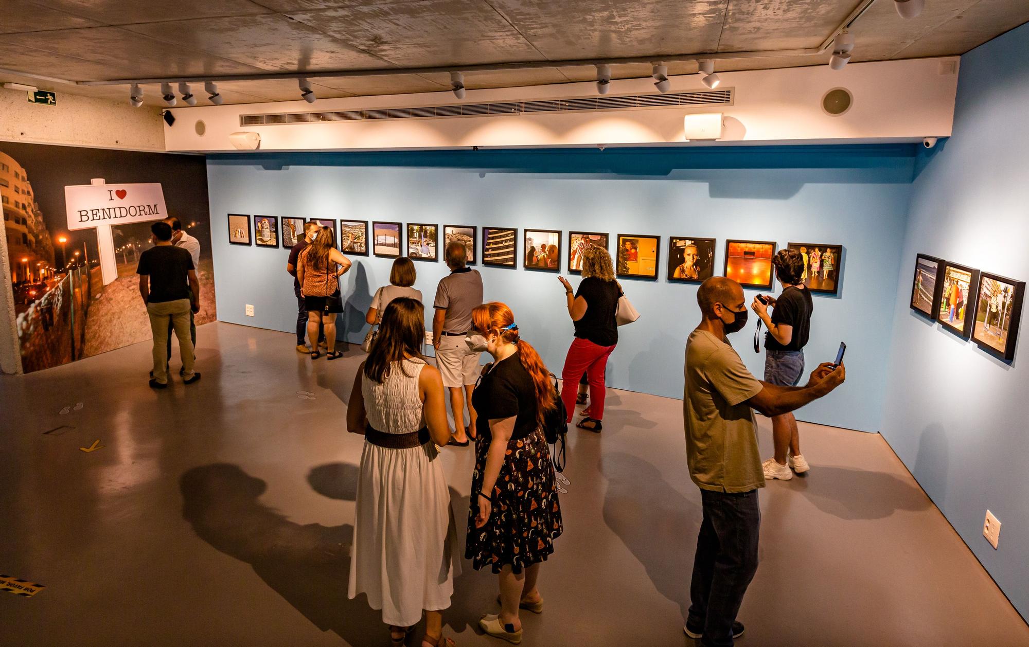 Inauguración de la exposición de Cristina de Middel, Martin Par y María Moldes en Benidorm