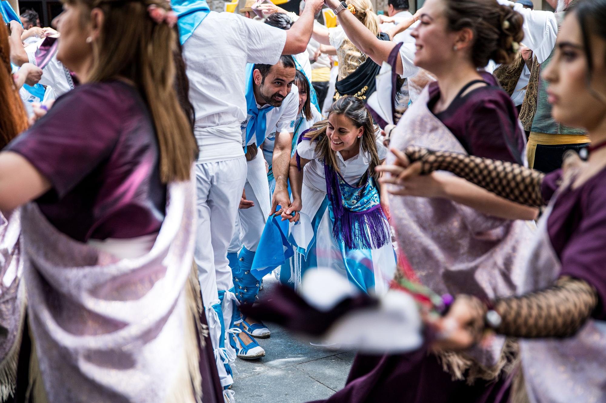 Troba't a les fotos del multitudinari ball de gitanes de Sant Vicenç