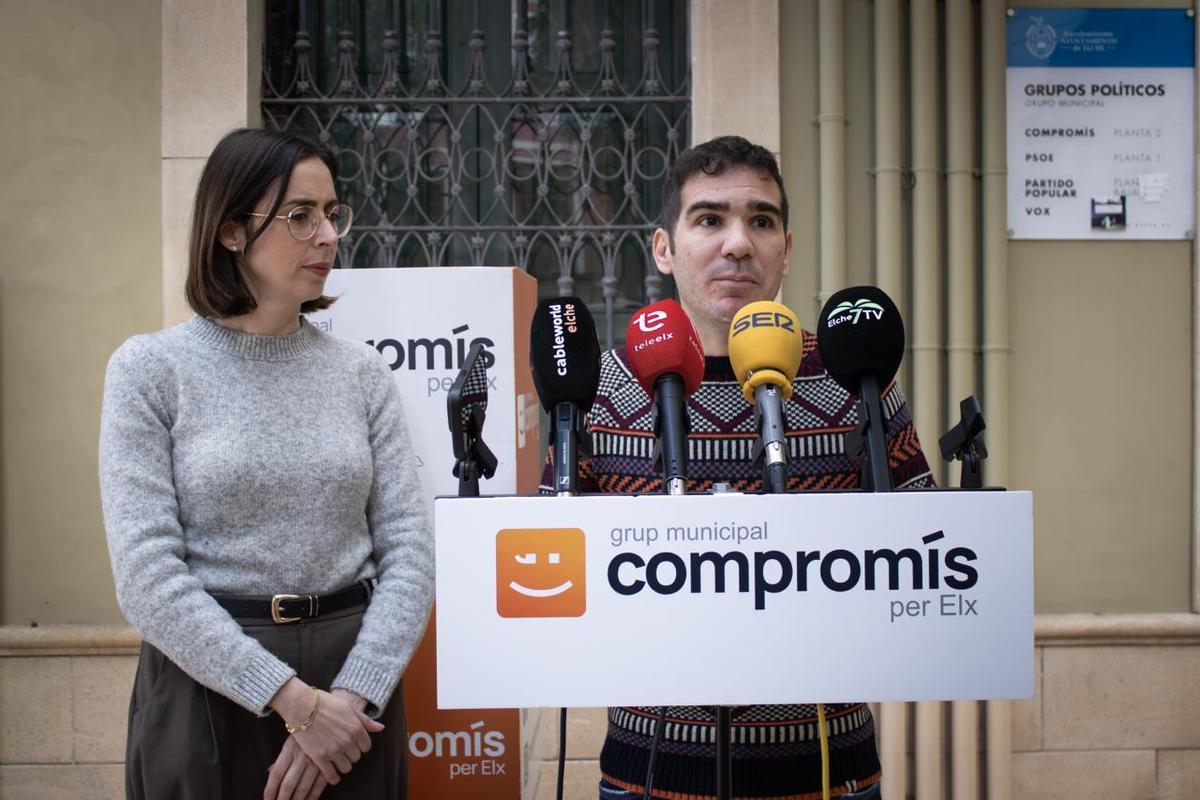 El diputado provincial de Compromís Ximo Perles con la portavoz municipal Esther Díez.