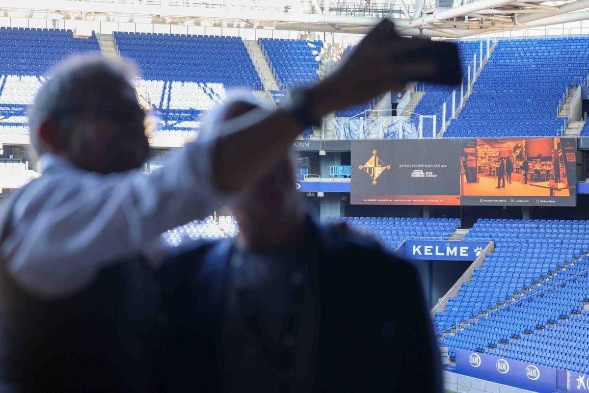El CLUB 1900, anunciado en los marcadores del RCDE Stadium.