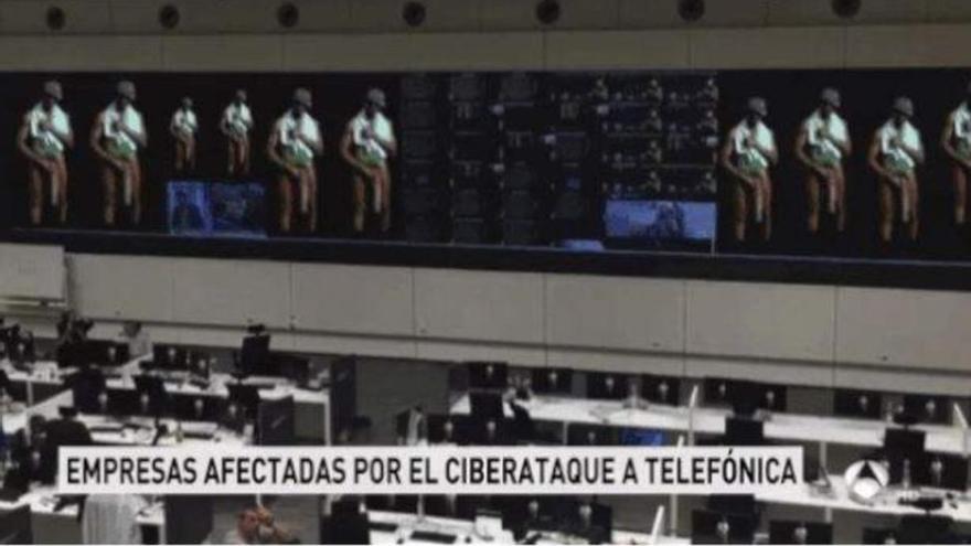 El &#039;negro de WhatsApp&#039; resucita en Antena 3 durante la noticia del ciberataque a Telefónica