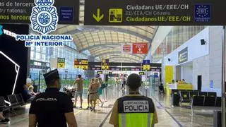 Sorprenden a dos ladrones de bolsos y maletas en el aeropuerto de Alicante-Elche