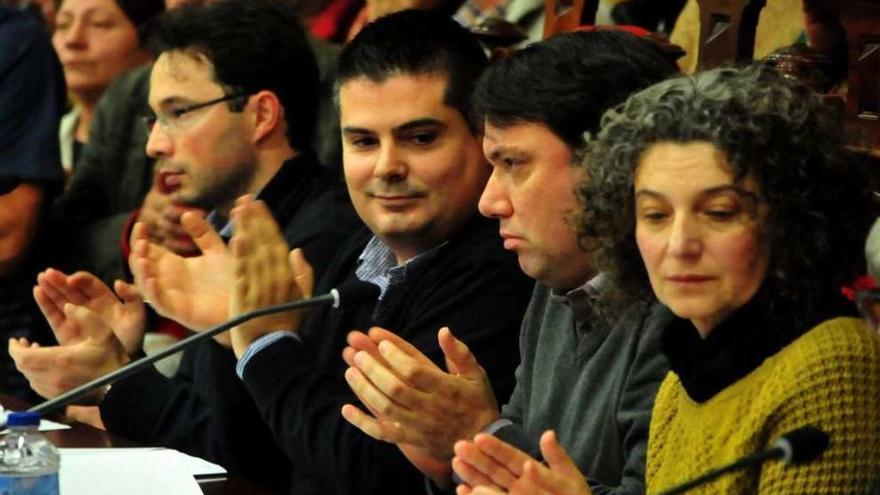 Charlín, en el centro en un pleno, es el autor de los presupuestos. // Iñaki Abella