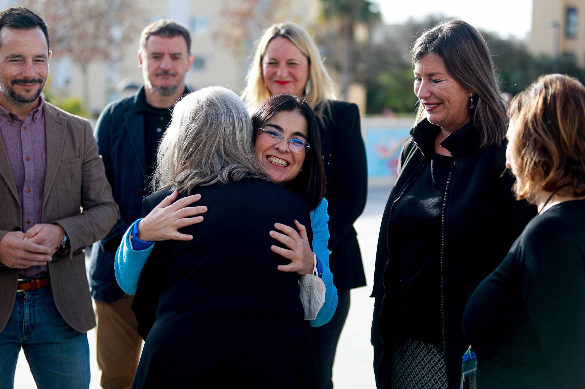 Maria Tresserra, emocionada al recibir la Cruz de la Orden Civil de Sanidad en Ibiza