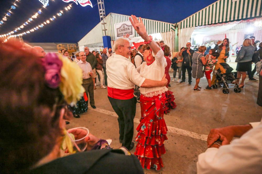 Baile, amistad y alegría en el recinto portuario de Torrevieja con la Feria de Sevillanas 2018