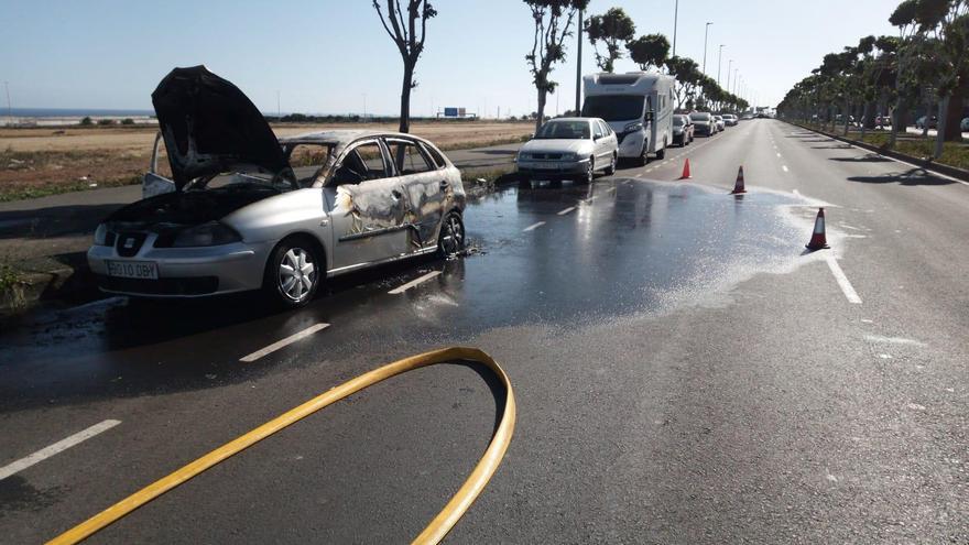 Arde un coche en Vecindario