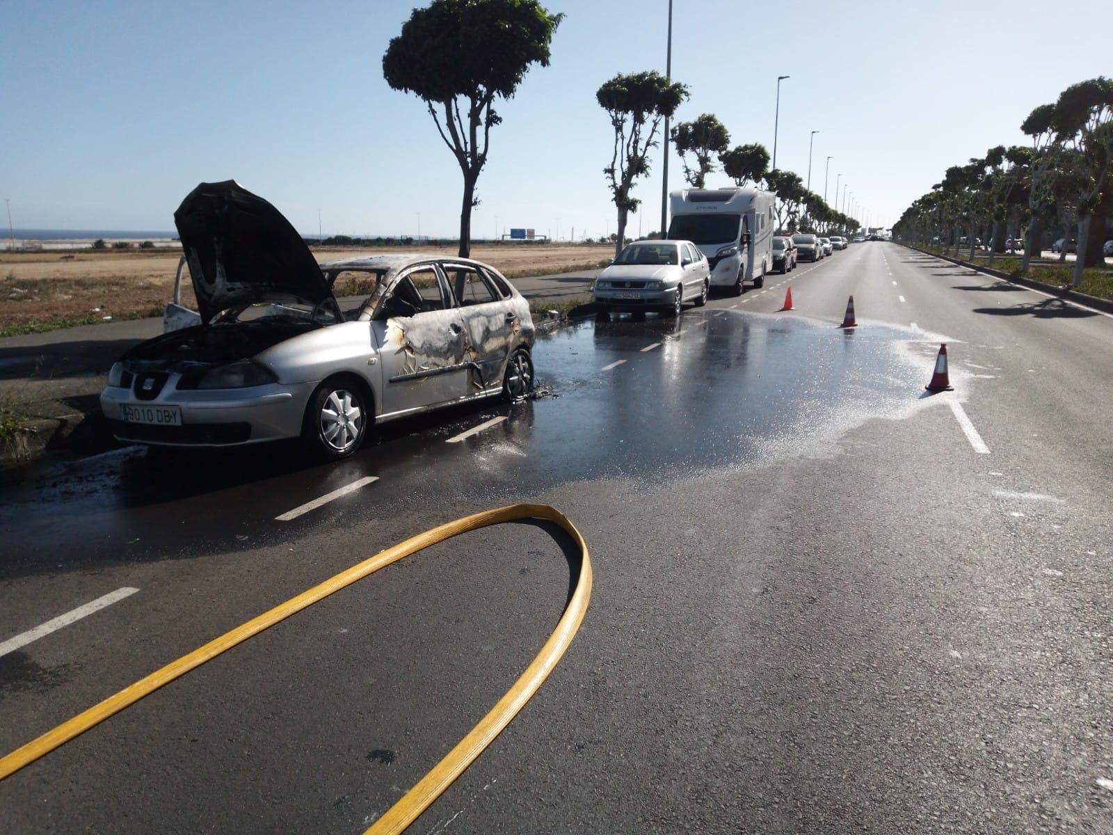 Arde un coche en Vecindario (17/01/23)