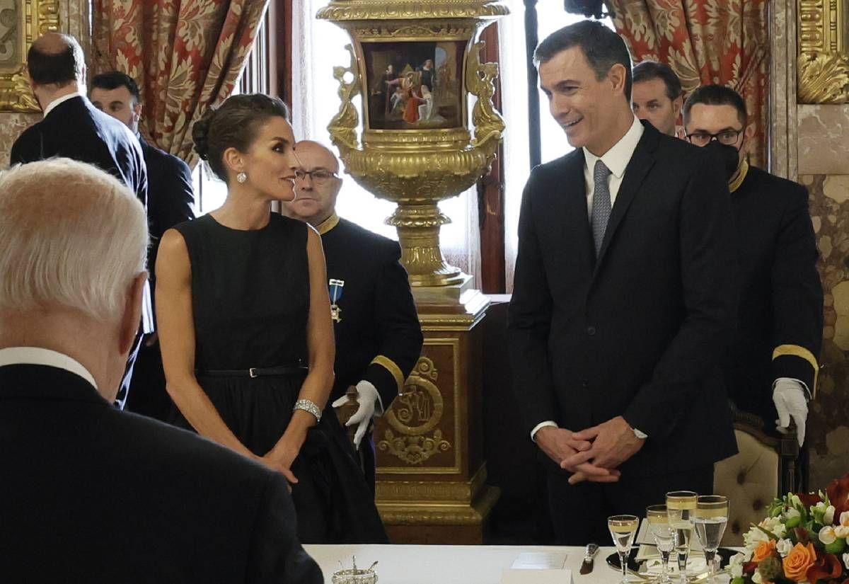 La reina Letizia y el presidente Pedro Sánchez