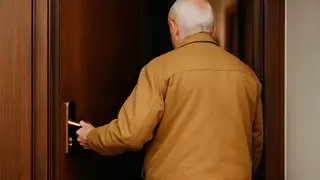 Un anciano le regala un piso al dueño del bar que le cuidaba y el hombre acaba condenado por cambiar la cerradura