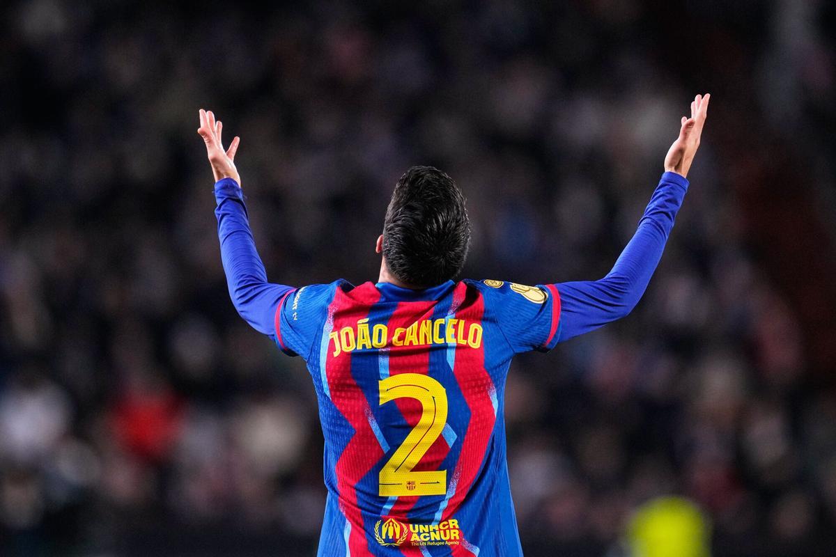 Cancelo, tras ver la amarilla en el minuto 10