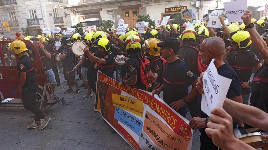 La ruidosa protesta de los bomberos contra la Unidad Valenciana de Emergencias.