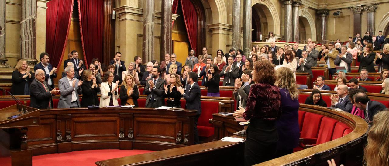 Aplaudiment al Parlament per l'absolució dels membres de la Mesa