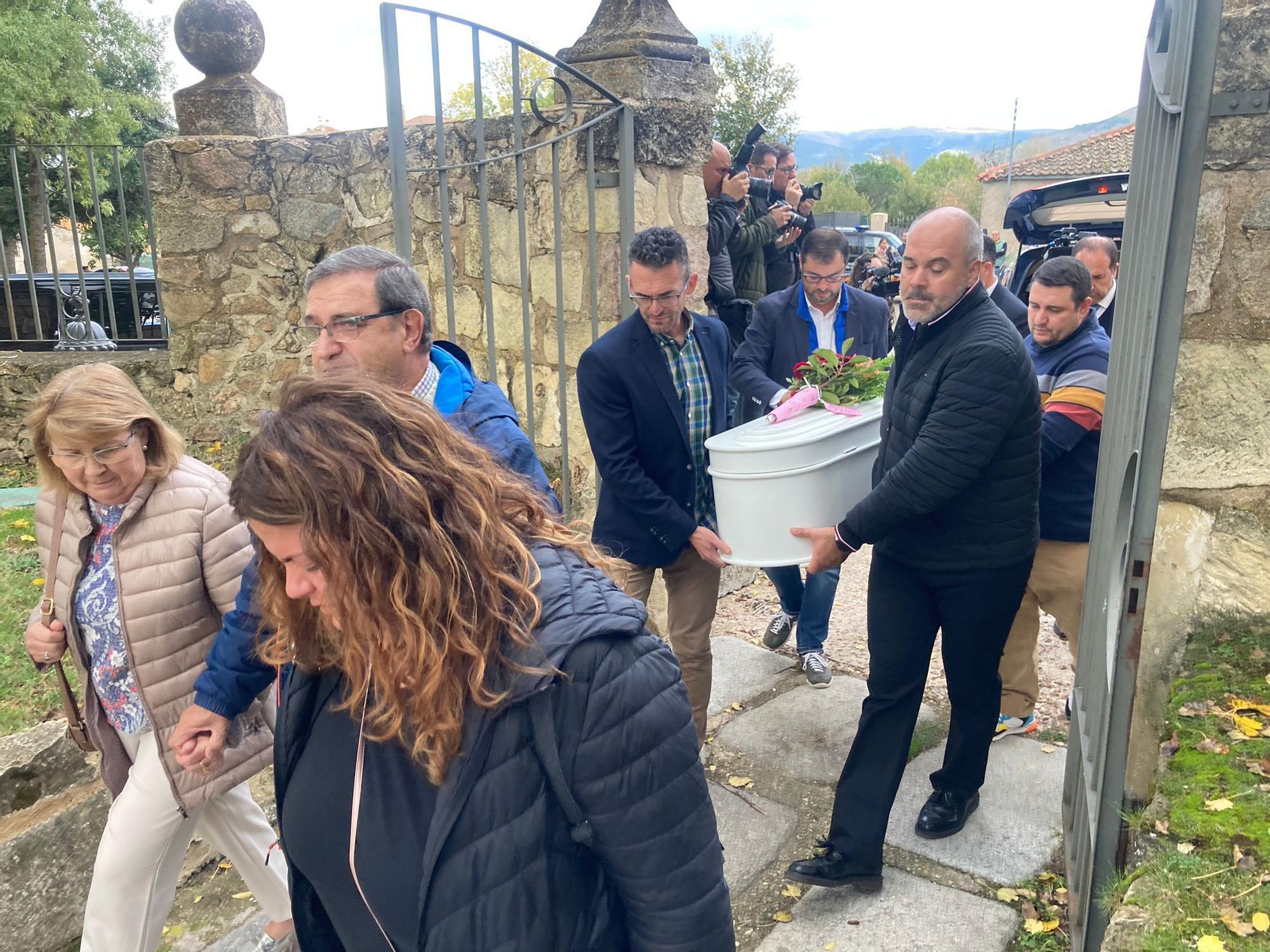 En imágenes: Funeral el Torrecaballeros, Segovia, por la niña asesinada en Gijón