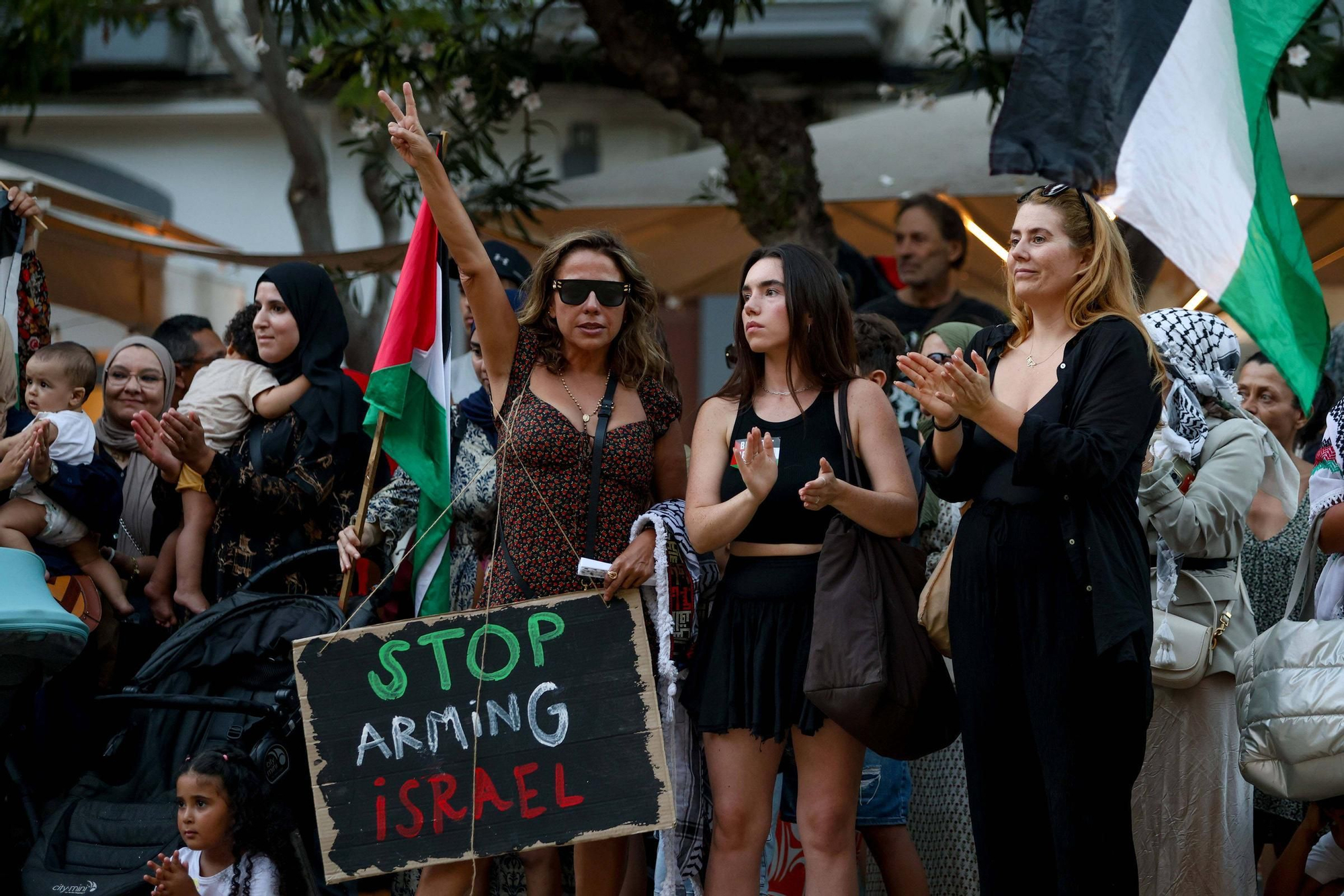 Galería: 250 personas claman en Ibiza contra el genocidio en Gaza