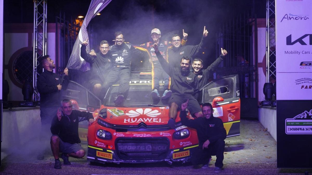 Los ganadores del Rally Ciudad de Pozoblanco al final de la prueba.