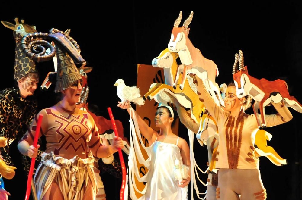 La Escuela Coda de Vilagarcía pone en escena su rebautizado "O rei león", la primera adaptación en gallego del popular musical.