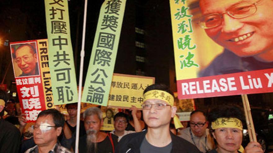 Manifestantes exigen la liberación de Liu Xiabao.