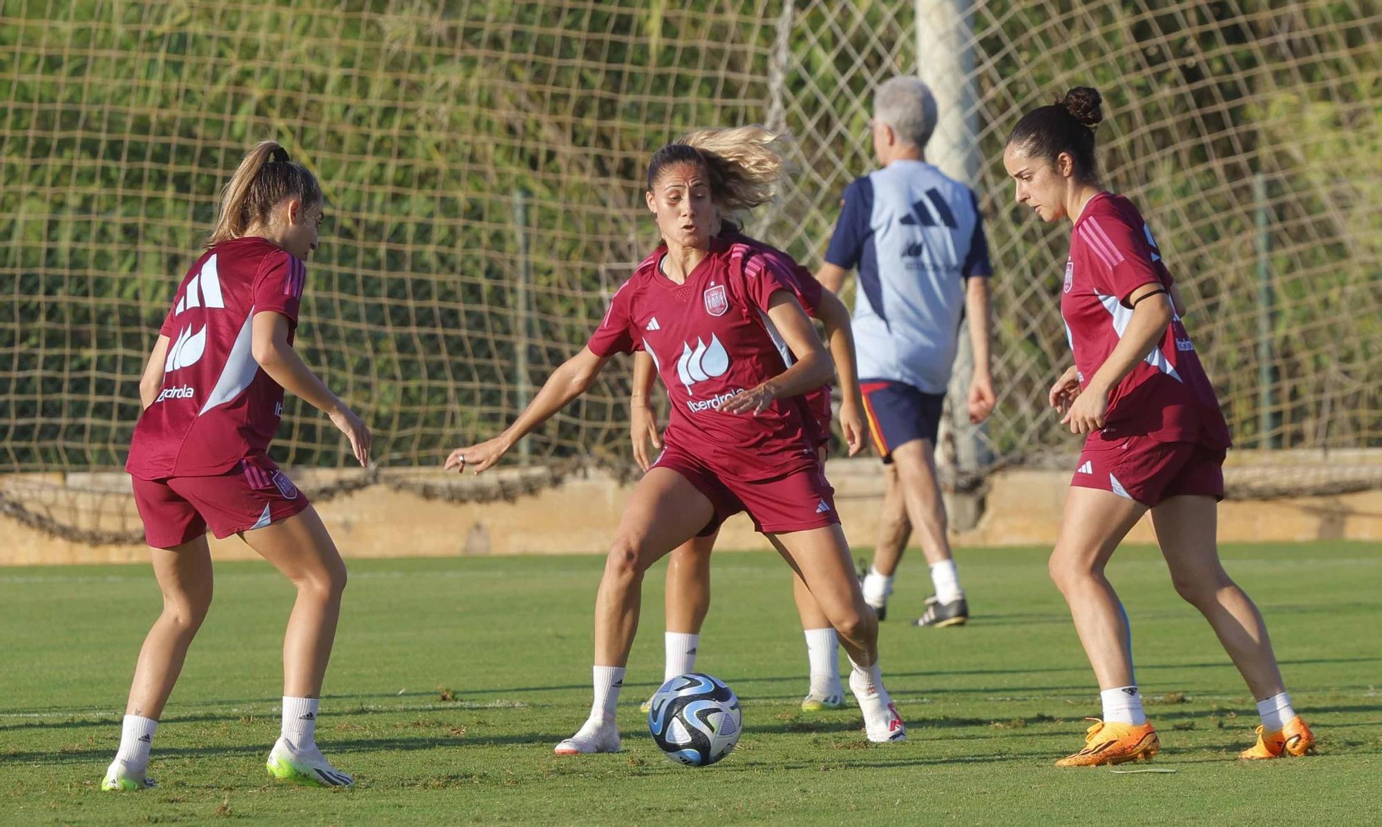 Las futbolistas de la Selección Española ya entrenan en Oliva