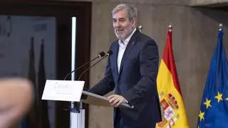 Fernando Clavijo se reúne con los miembros de 'Canarias se agota' en la sede de Presidencia