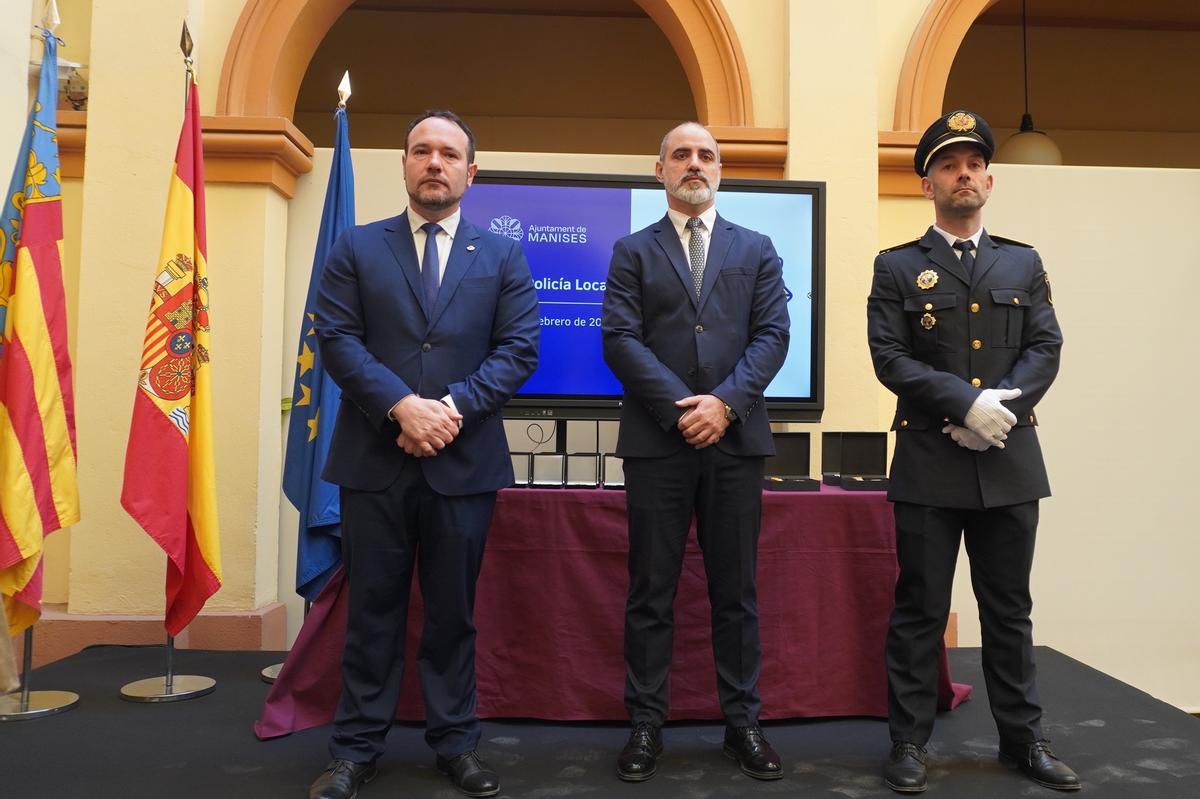 Javier Mansilla en el acto de homenaje a la Policía este viernes 20.