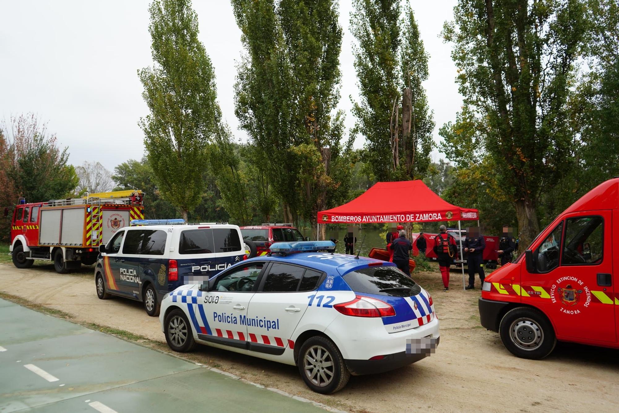 GALERÍA | Operativo de rescate del cuerpo de un hombre en el río Duero (Zamora)