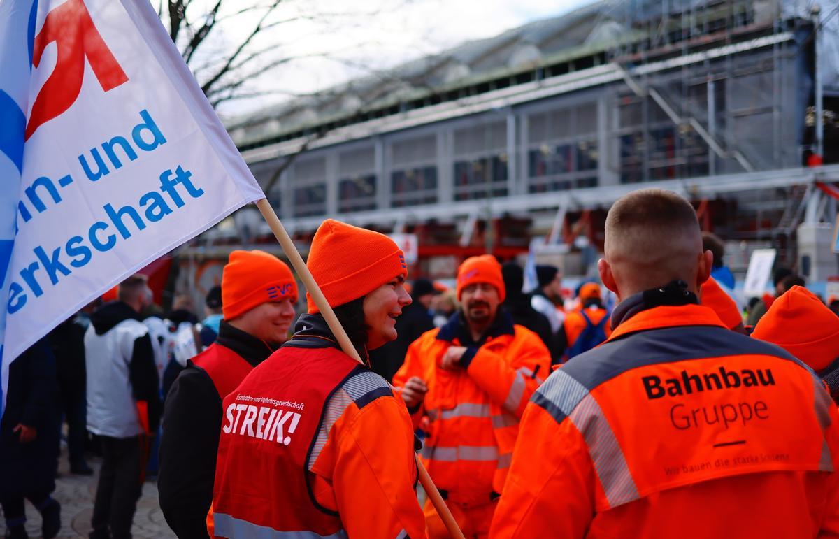 Alemania se para el lunes por una huelga a gran escala que los sindicatos han convocado en todo el transporte. Los trabajadores del sector público elevan la presión para exigir subidas del 10,5% para compensar la elevada inflación