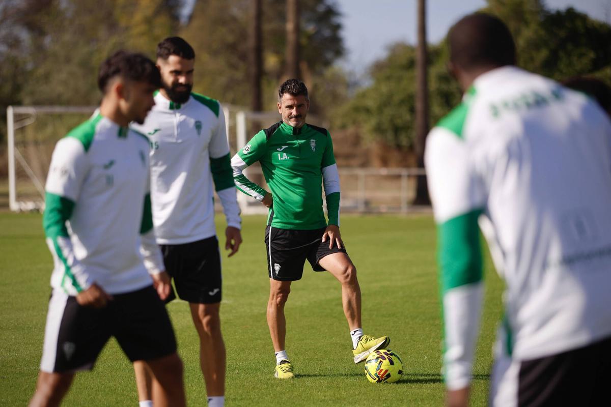 Ciudad Deportiva. Entrenamiento del Córdoba CF. Ivan Ania